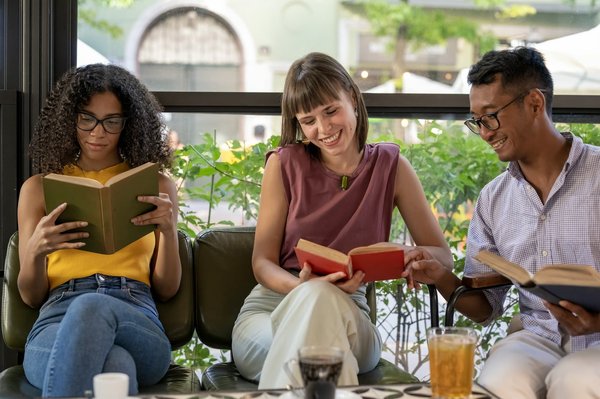 ¿Cuáles son los medios para fomentar un ambiente de trabajo inclusivo y diverso?